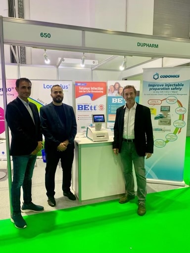 This image has an empty alt attribute; its file name is DUPHAT-BOOTH2.jpg